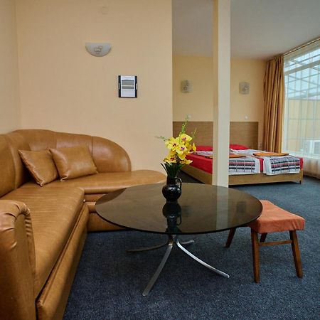 Neon Guest Rooms Шумен Экстерьер фото