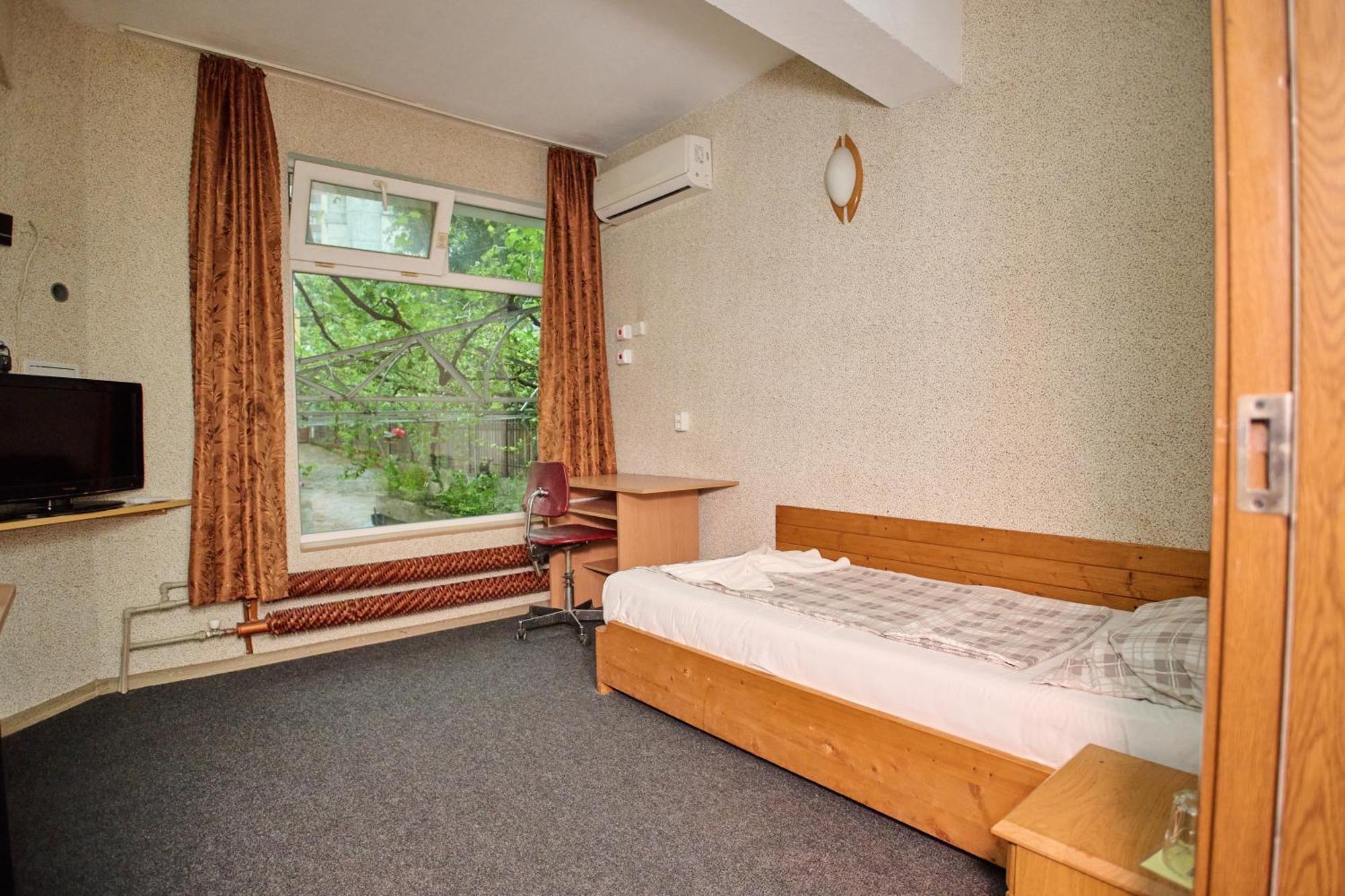 Neon Guest Rooms Шумен Экстерьер фото