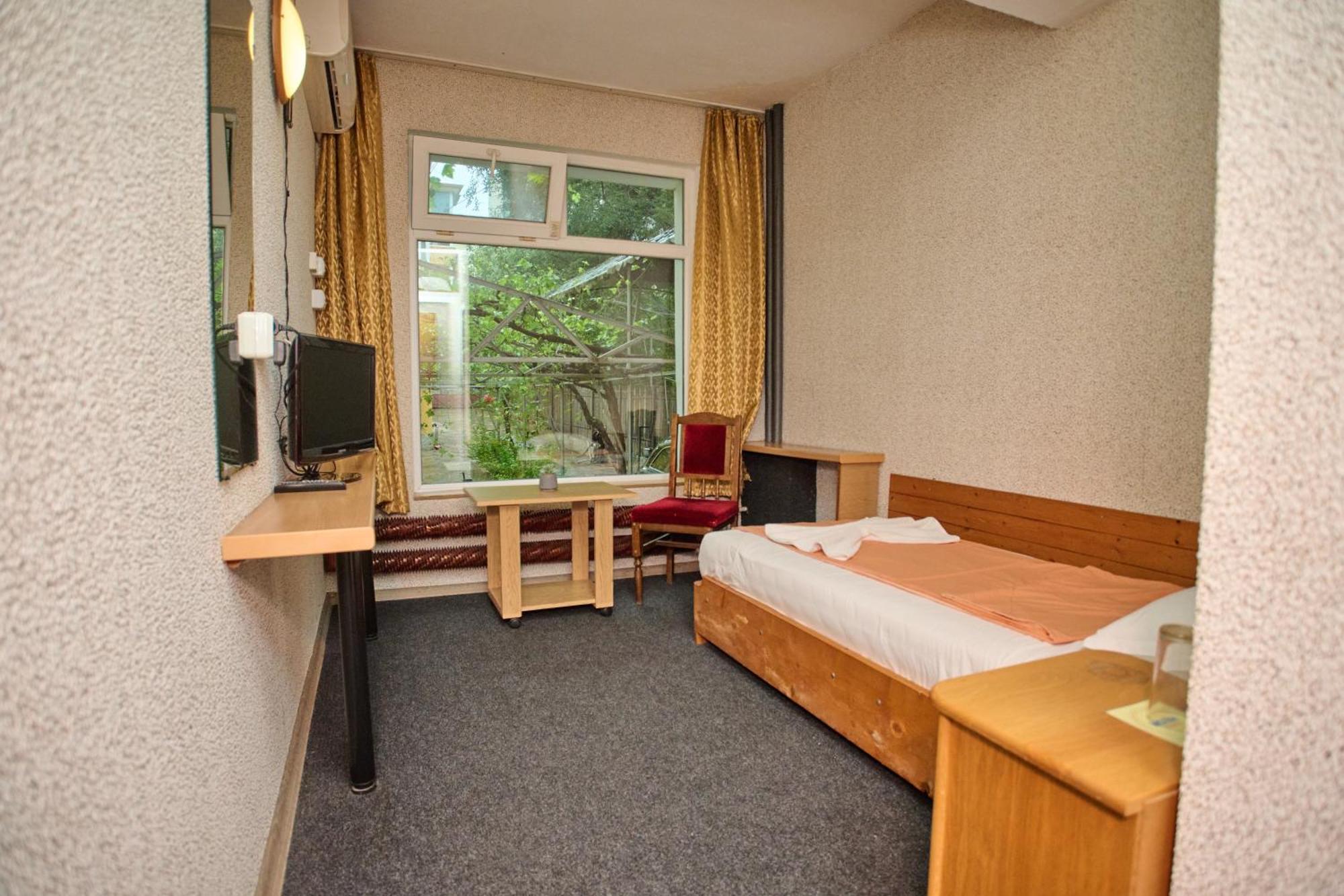 Neon Guest Rooms Шумен Экстерьер фото