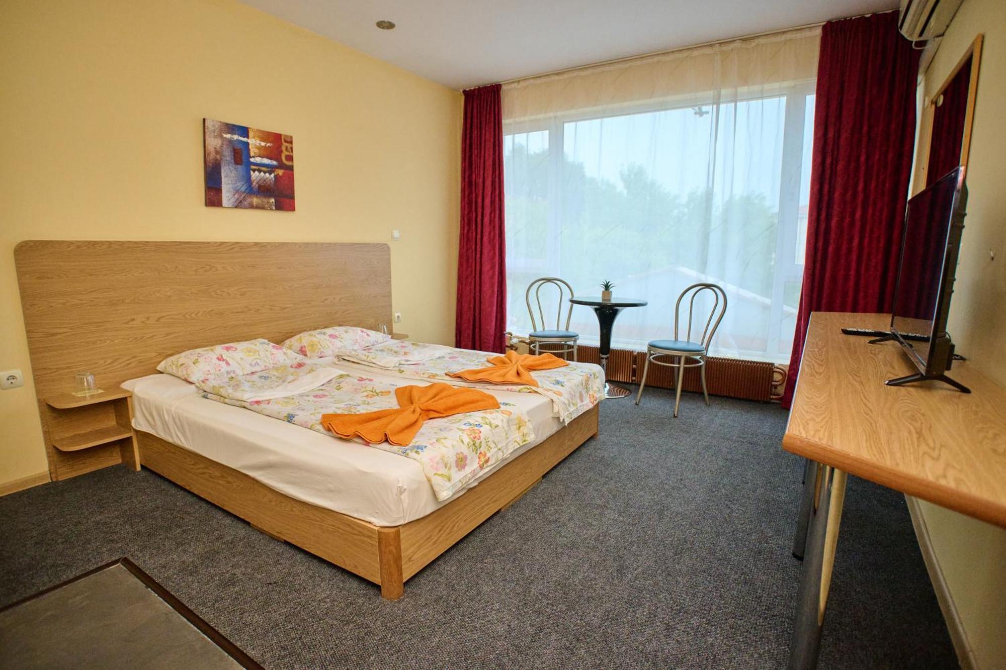 Neon Guest Rooms Шумен Экстерьер фото