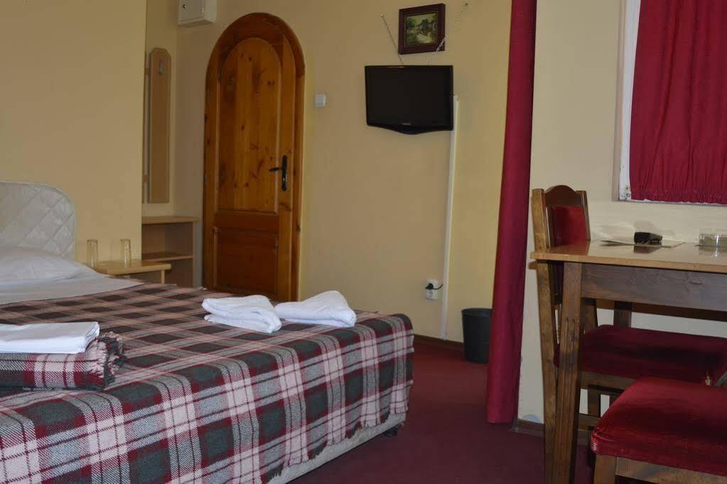 Neon Guest Rooms Шумен Экстерьер фото